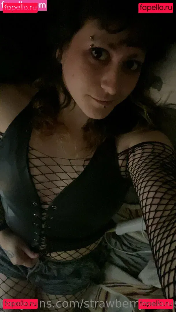 strawberryscales Onlyfans Photo Gallery 