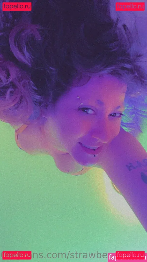 strawberryscales Onlyfans Photo Gallery 