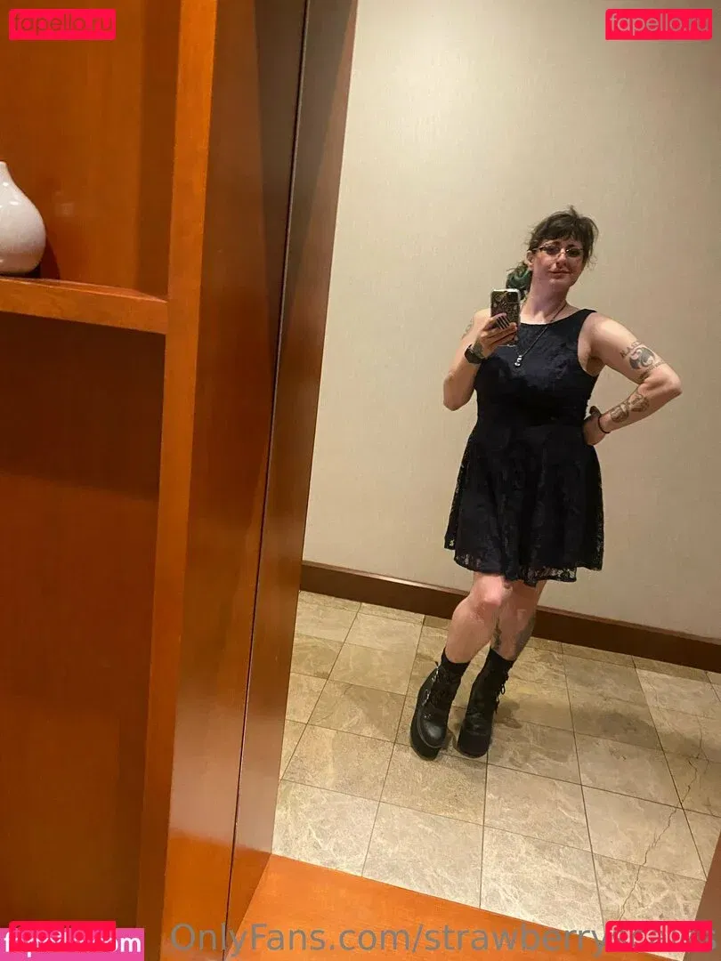 strawberryscales Onlyfans Photo Gallery 