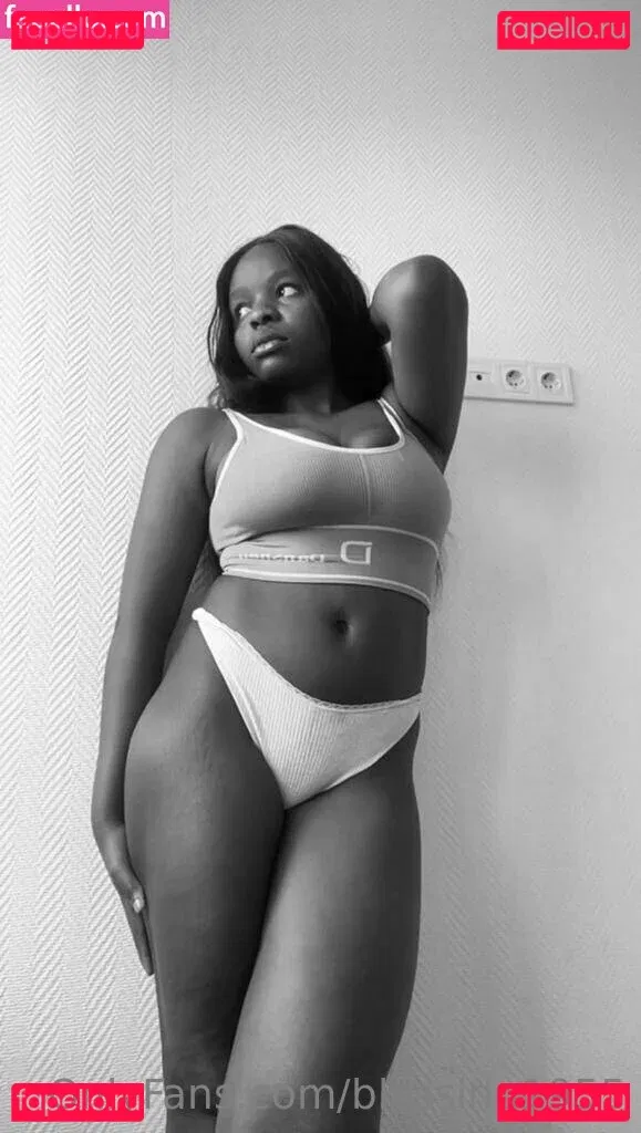 itsthalialove Onlyfans Photo Gallery 