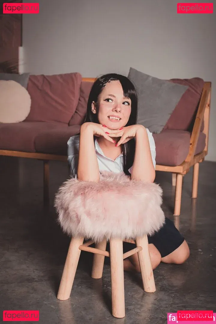 Kavaynayakote Onlyfans Photo Gallery 