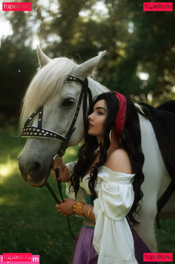 Kavaynayakote Onlyfans Photo Gallery 