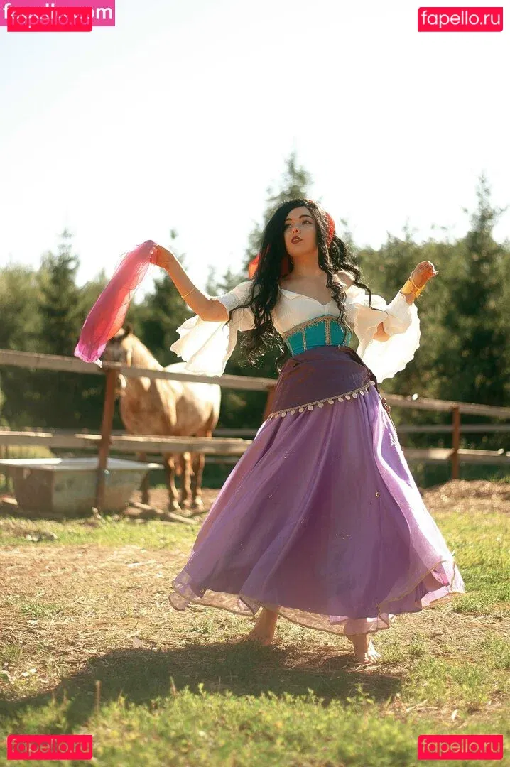 Kavaynayakote Onlyfans Photo Gallery 