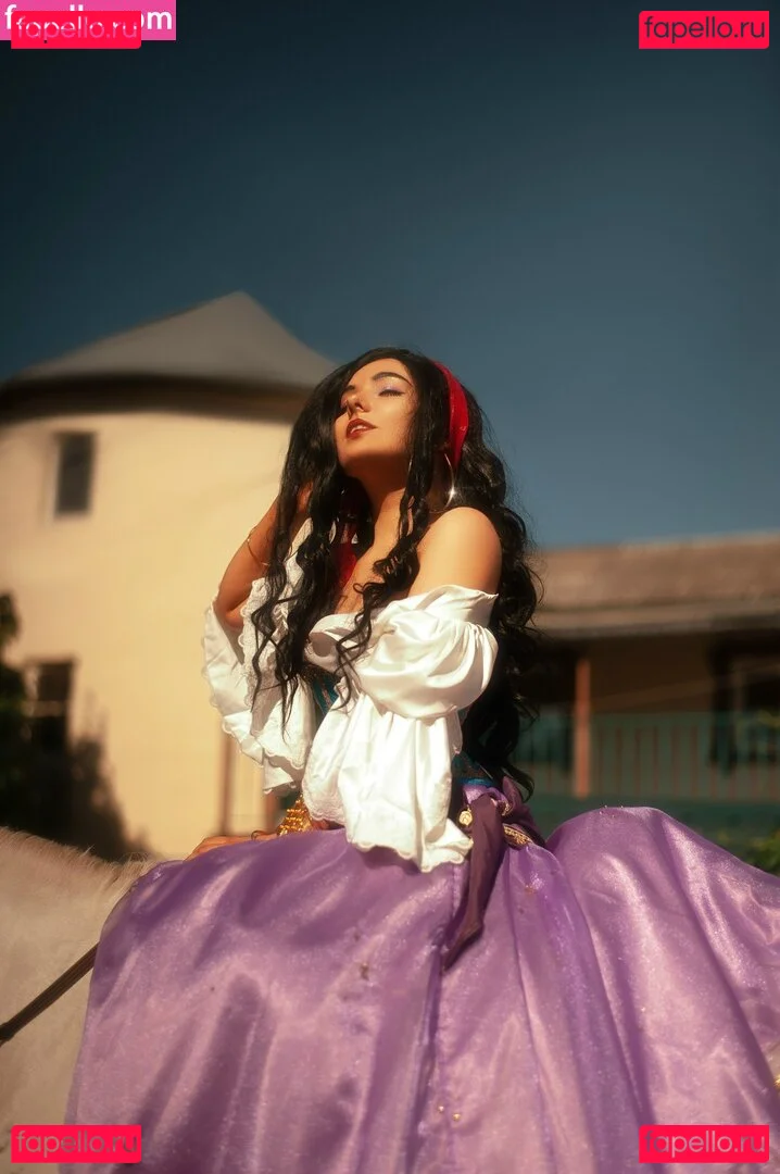 Kavaynayakote Onlyfans Photo Gallery 