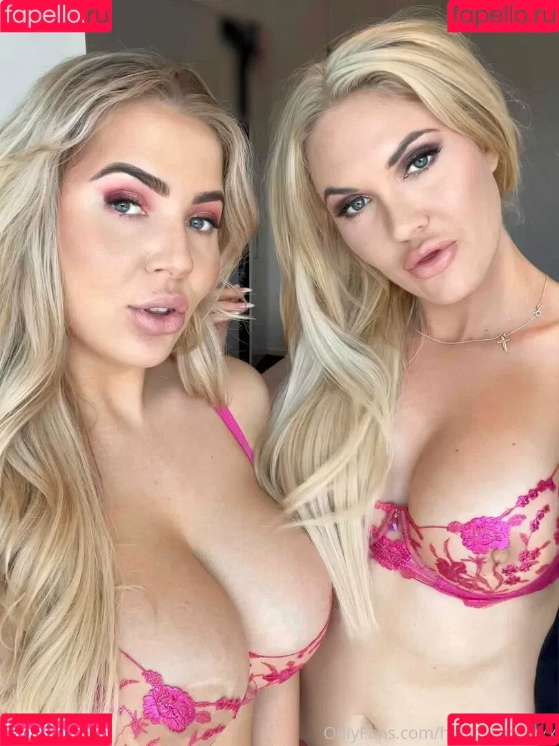 Holly H Onlyfans Photo Gallery 