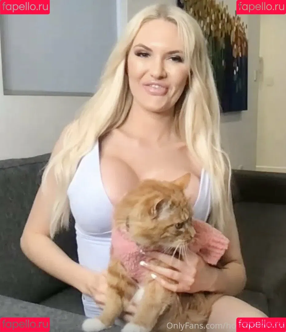 Holly H Onlyfans Photo Gallery 