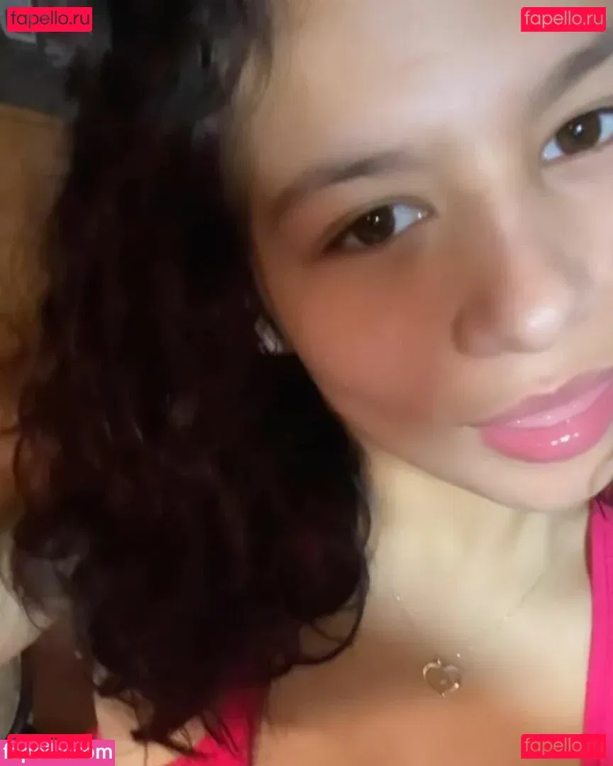 Holly H Onlyfans Photo Gallery 