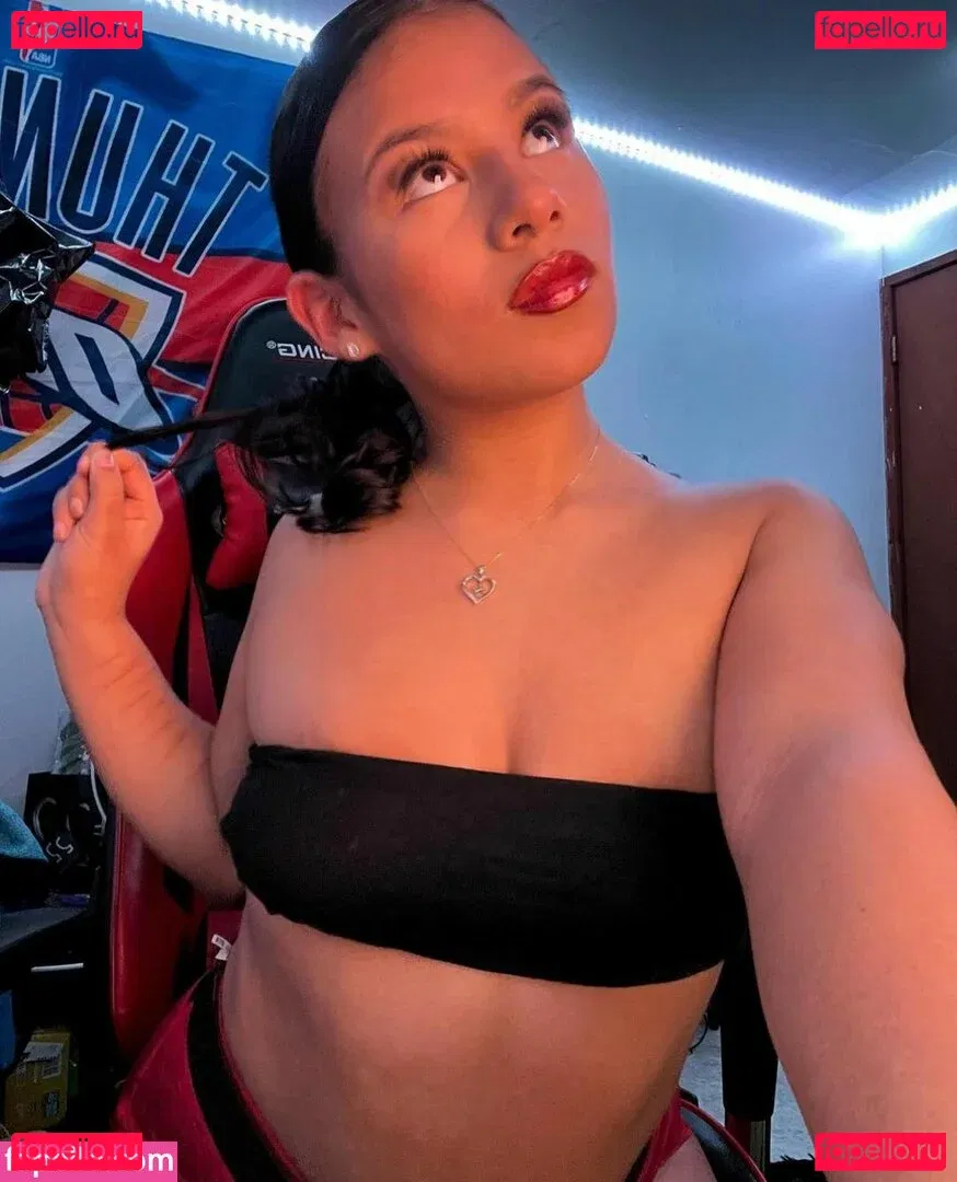 Holly H Onlyfans Photo Gallery 