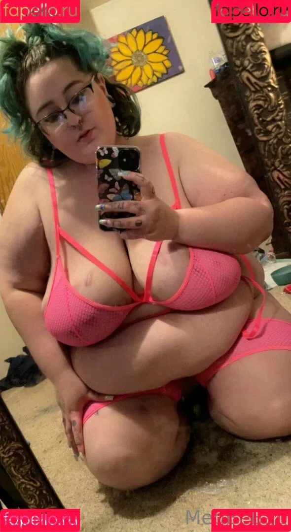 megbebad Onlyfans Photo Gallery 