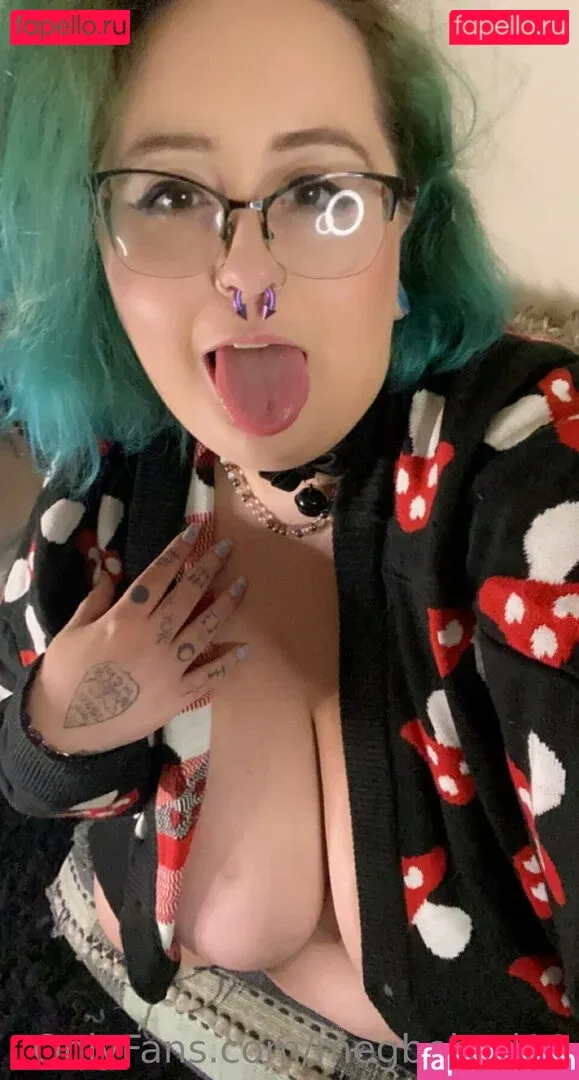 megbebad Onlyfans Photo Gallery 