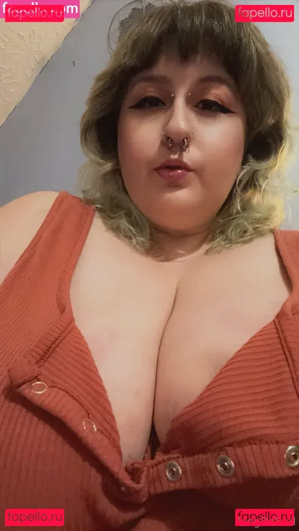 megbebad Onlyfans Photo Gallery 