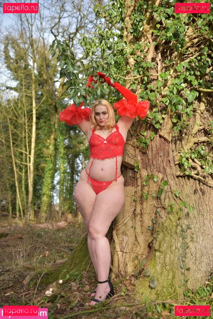 megbebad Onlyfans Photo Gallery 