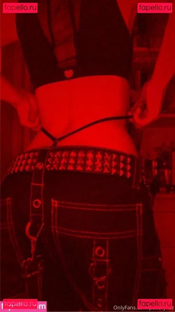 peachykaz Onlyfans Photo Gallery 