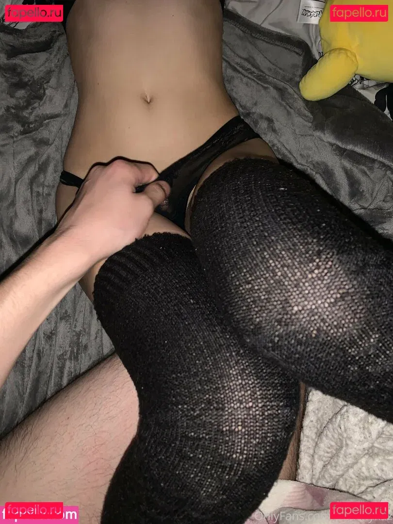 peachykaz Onlyfans Photo Gallery 