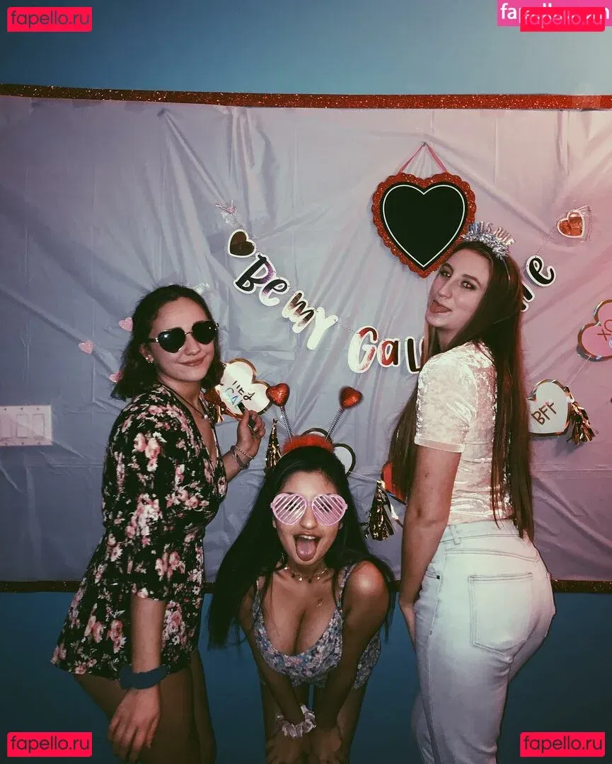 Alina M Onlyfans Photo Gallery 