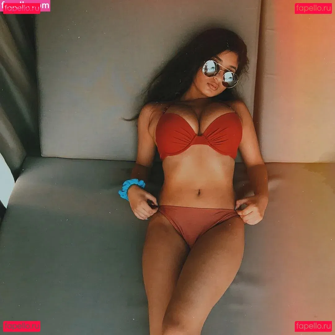 Alina M Onlyfans Photo Gallery 