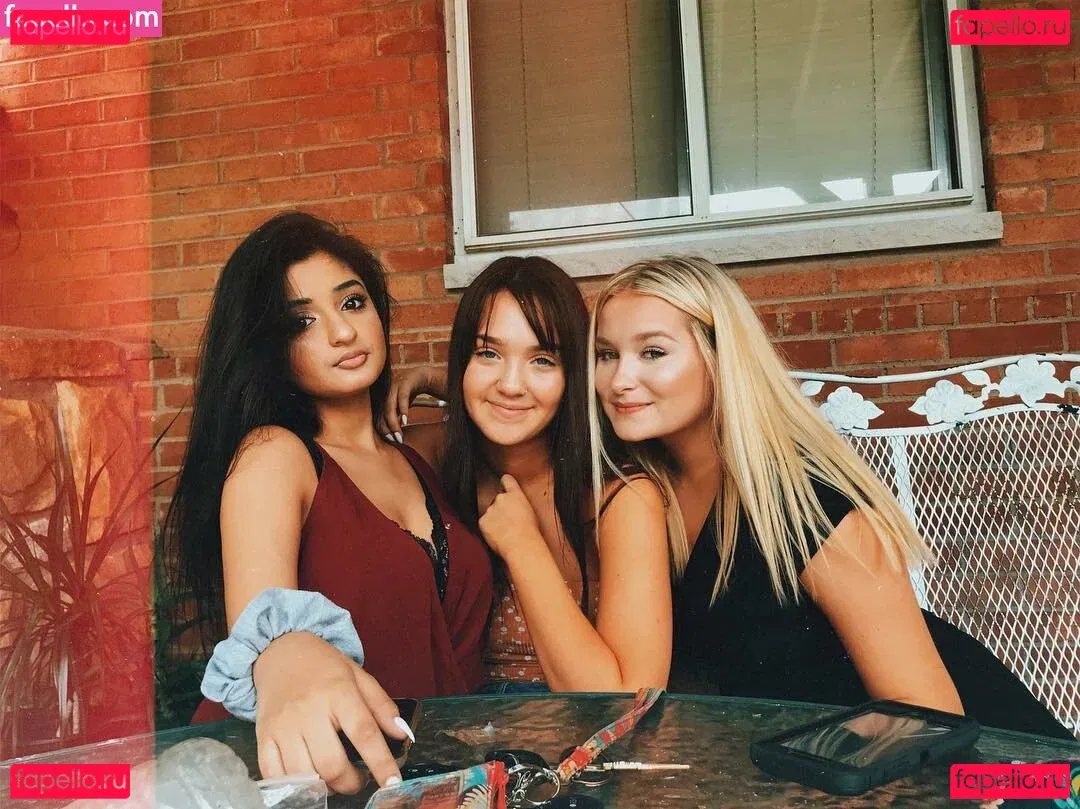 Alina M Onlyfans Photo Gallery 