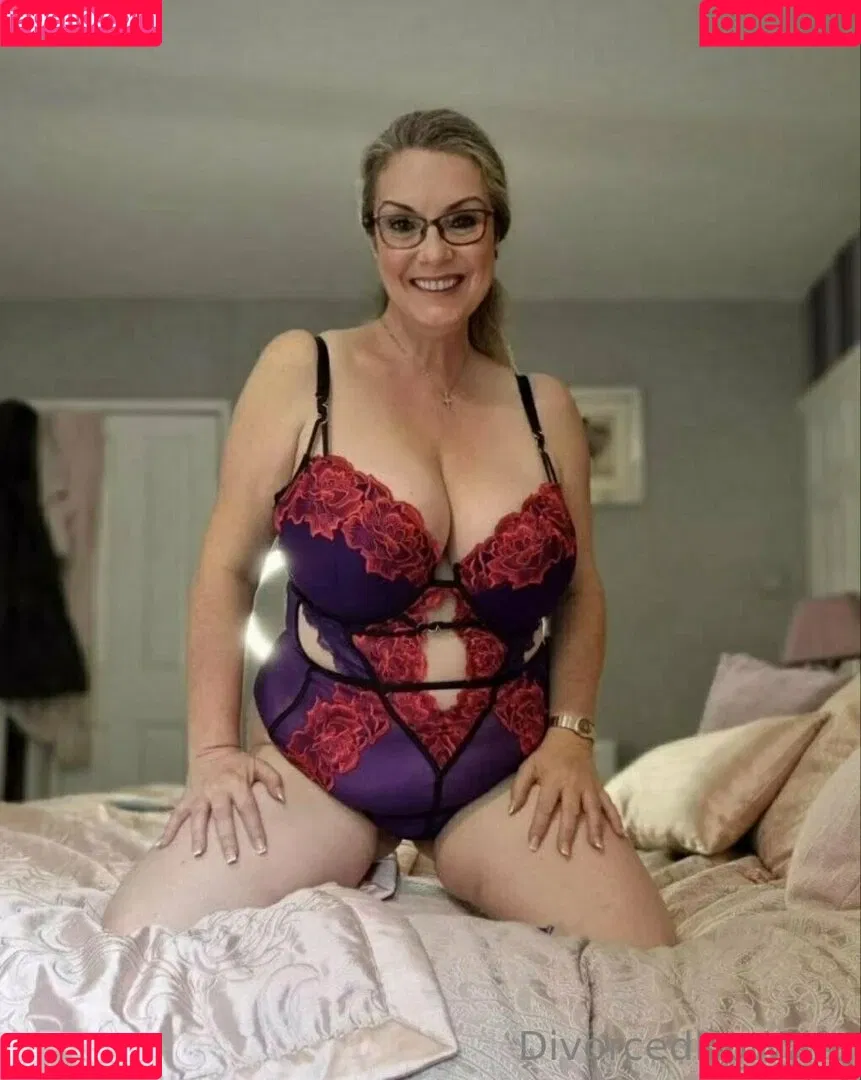 divorcedhotwife Onlyfans Photo Gallery 