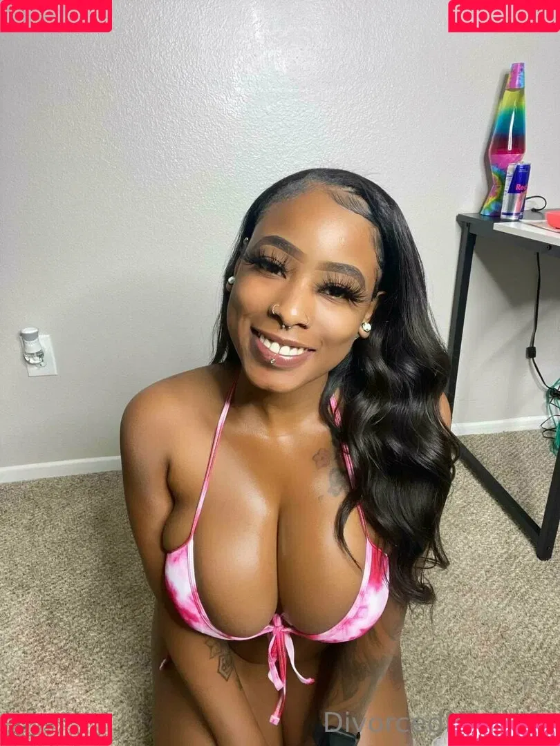 divorcedhotwife Onlyfans Photo Gallery 