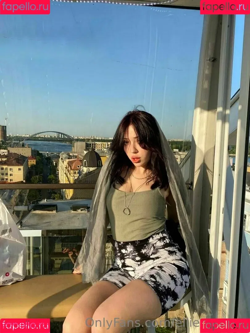 elliemooree Onlyfans Photo Gallery 