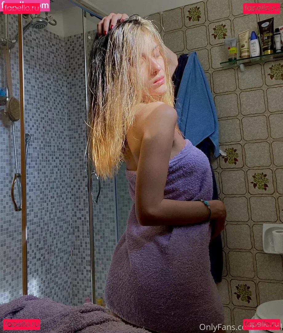 n0eml Onlyfans Photo Gallery 