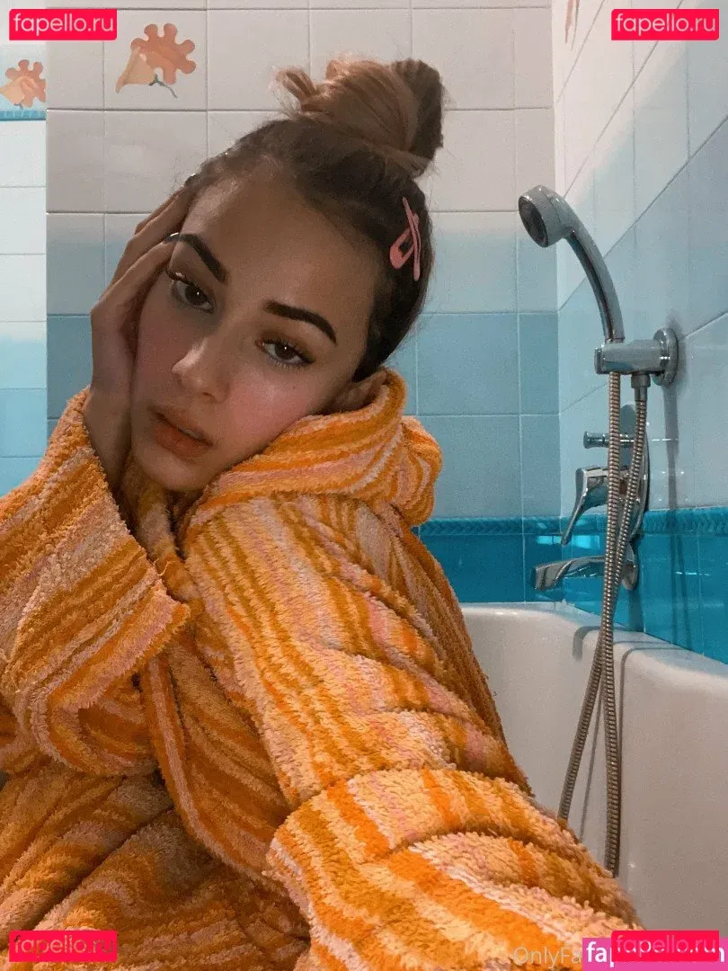 n0eml Onlyfans Photo Gallery 