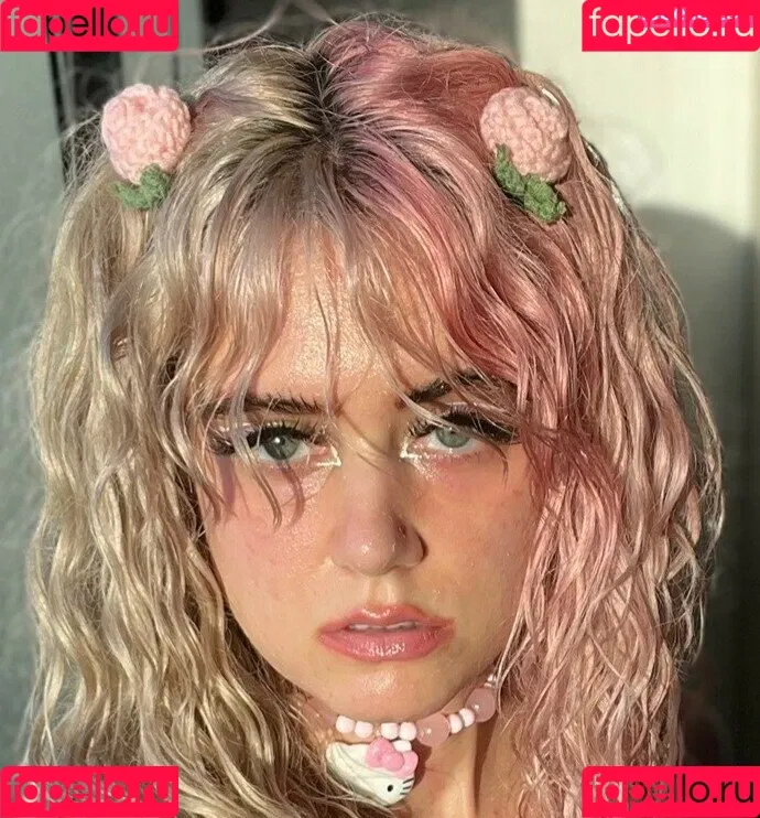 pinkfloweremoji Onlyfans Photo Gallery 
