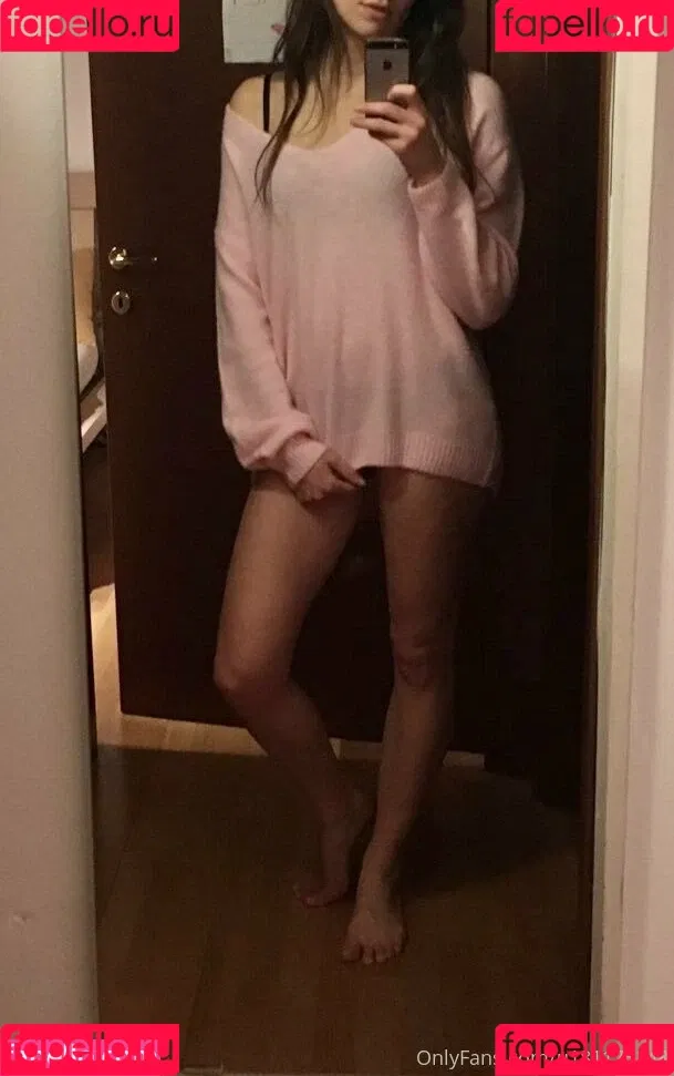 esterof Onlyfans Photo Gallery 