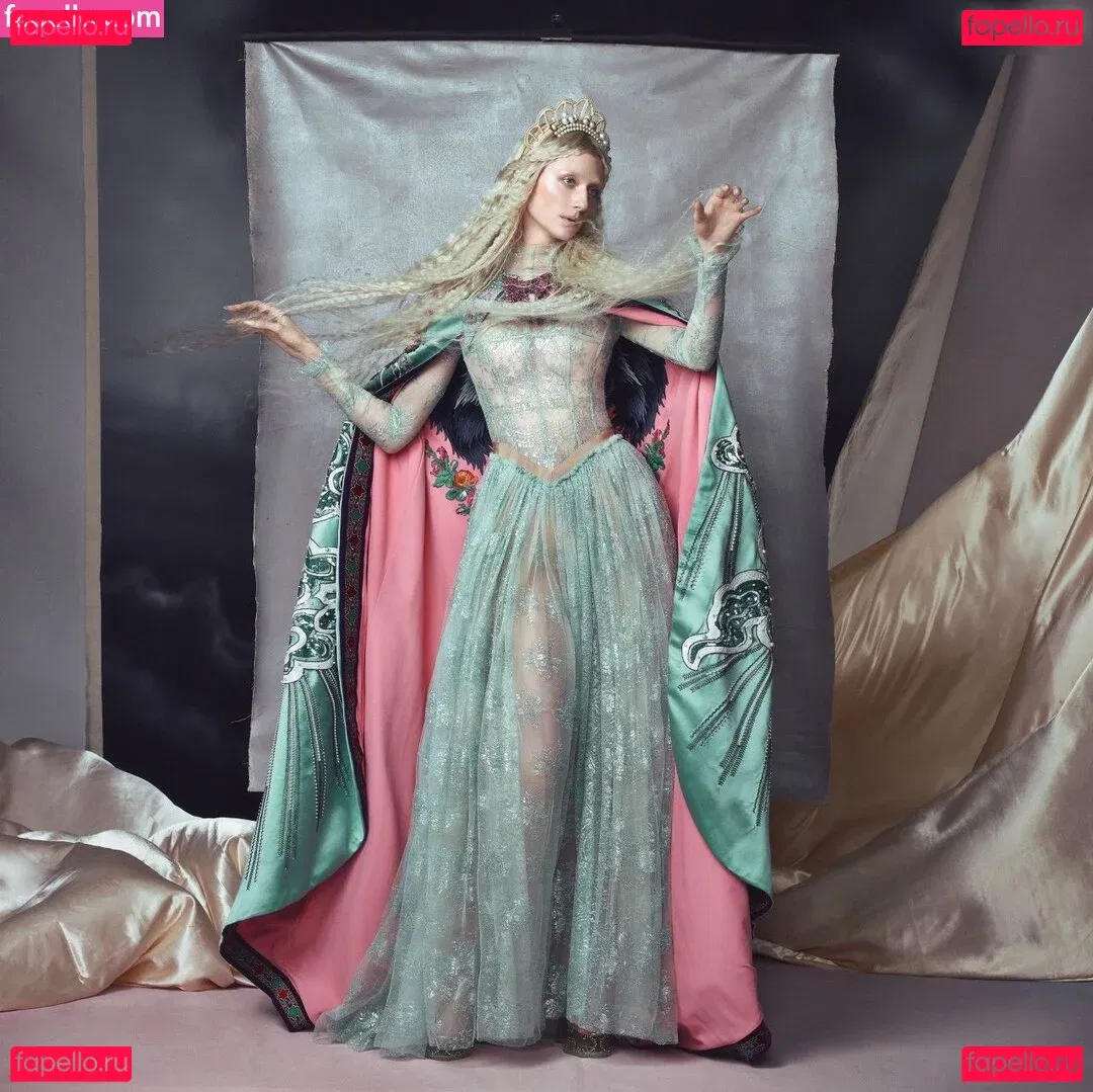 Elizabeth Debicki Onlyfans Photo Gallery 