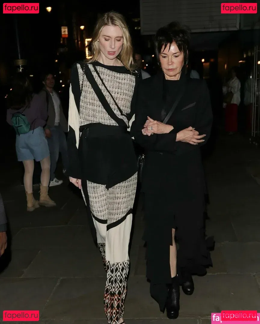 Elizabeth Debicki Onlyfans Photo Gallery 