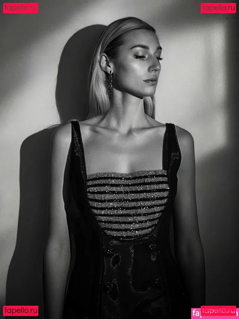 Elizabeth Debicki Onlyfans Photo Gallery 