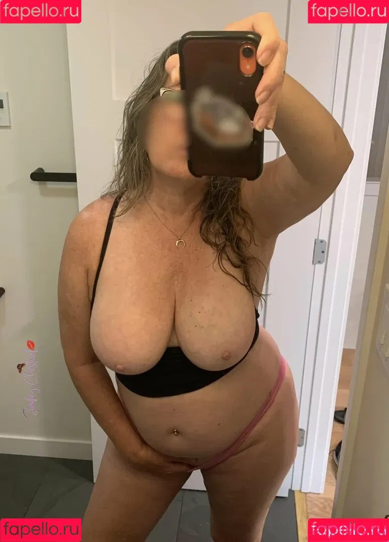 Smokey Chestnut Onlyfans Photo Gallery 