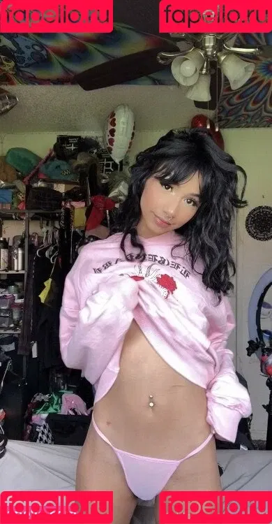 Yourtokengirl Onlyfans Photo Gallery 