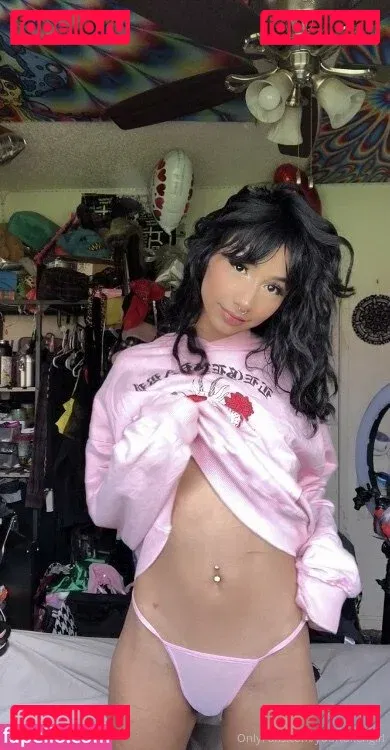 Yourtokengirl Onlyfans Photo Gallery 