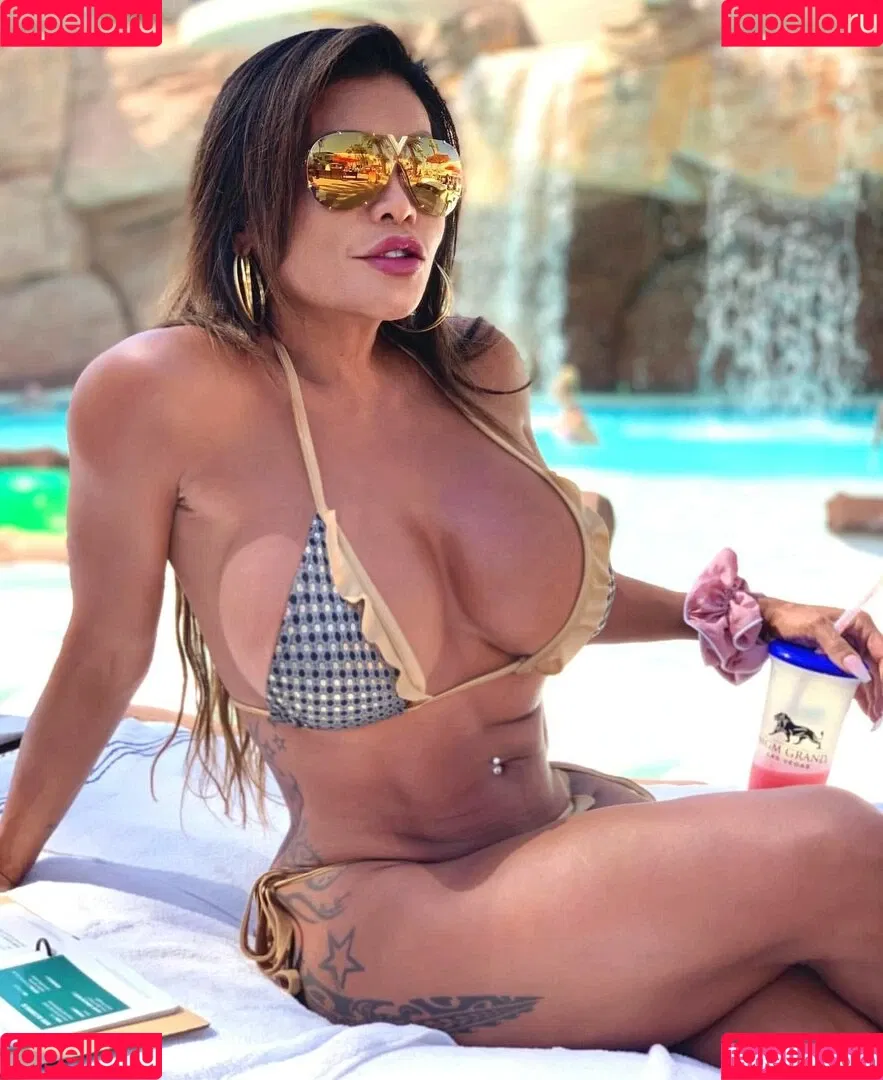 Connie Elizabeth Onlyfans Photo Gallery 