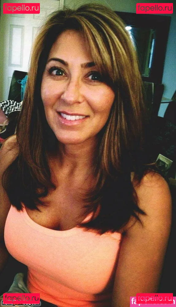 Mystery MILF Onlyfans Photo Gallery 