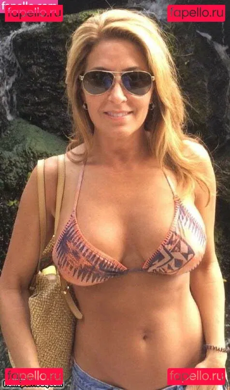 Mystery MILF Onlyfans Photo Gallery 