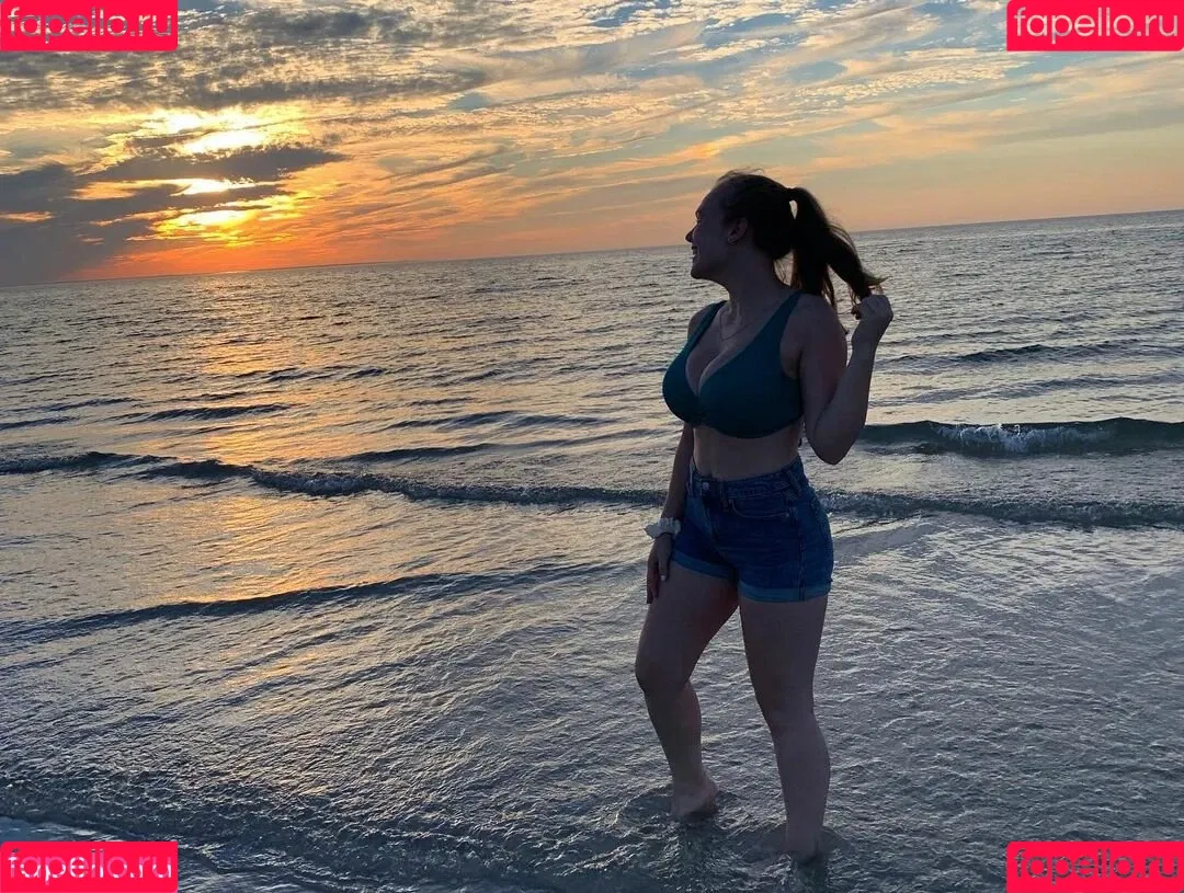 Emily V Onlyfans Photo Gallery 