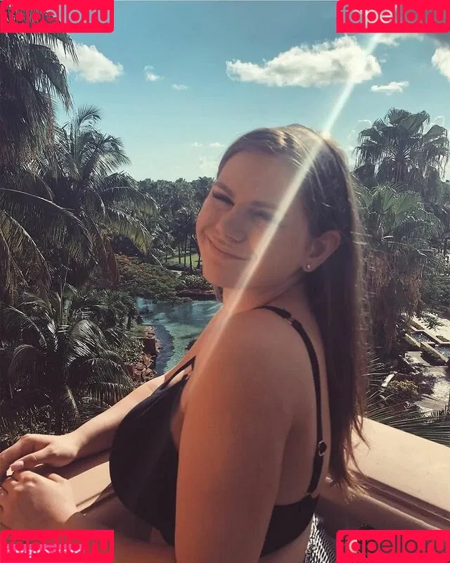 Emily V Onlyfans Photo Gallery 