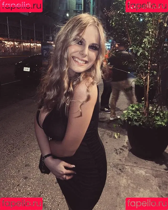 Emily V Onlyfans Photo Gallery 