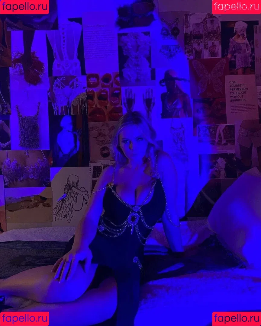 Emily V Onlyfans Photo Gallery 