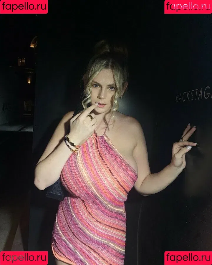 Emily V Onlyfans Photo Gallery 
