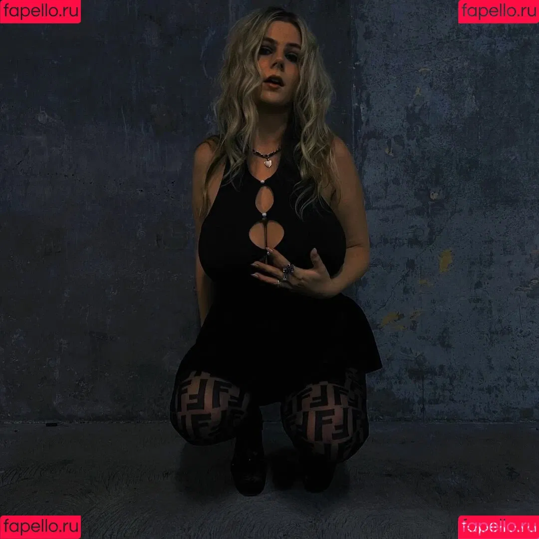 Emily V Onlyfans Photo Gallery 