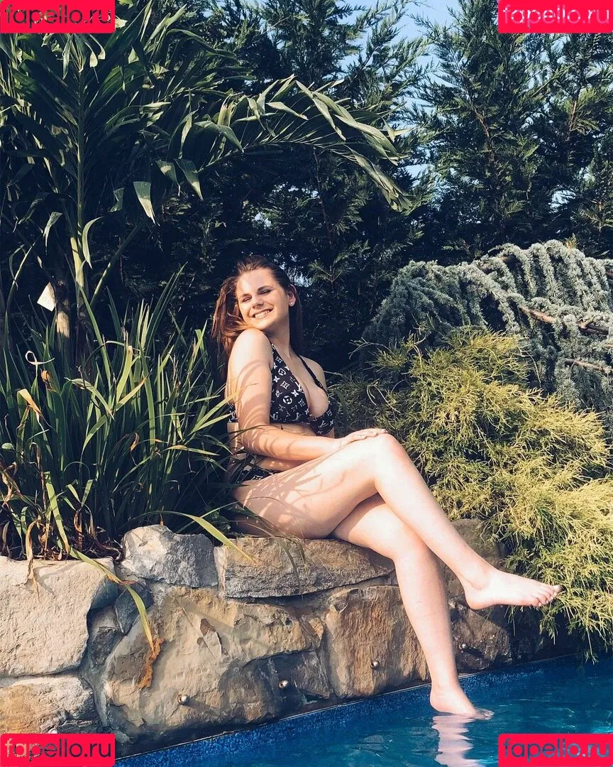 Emily V Onlyfans Photo Gallery 