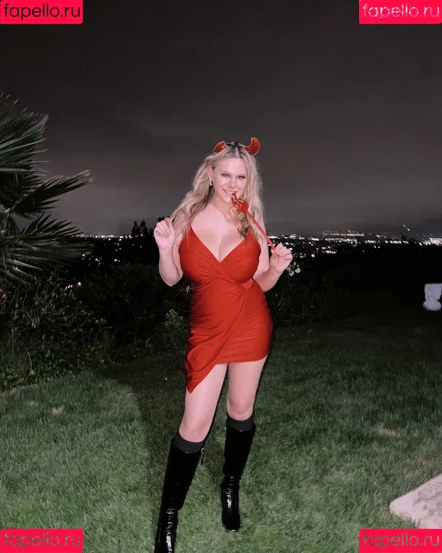 Emily V Onlyfans Photo Gallery 