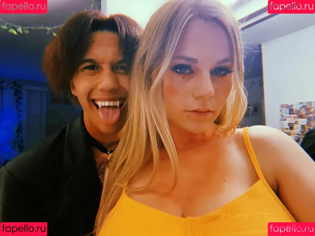 Emily V Onlyfans Photo Gallery 