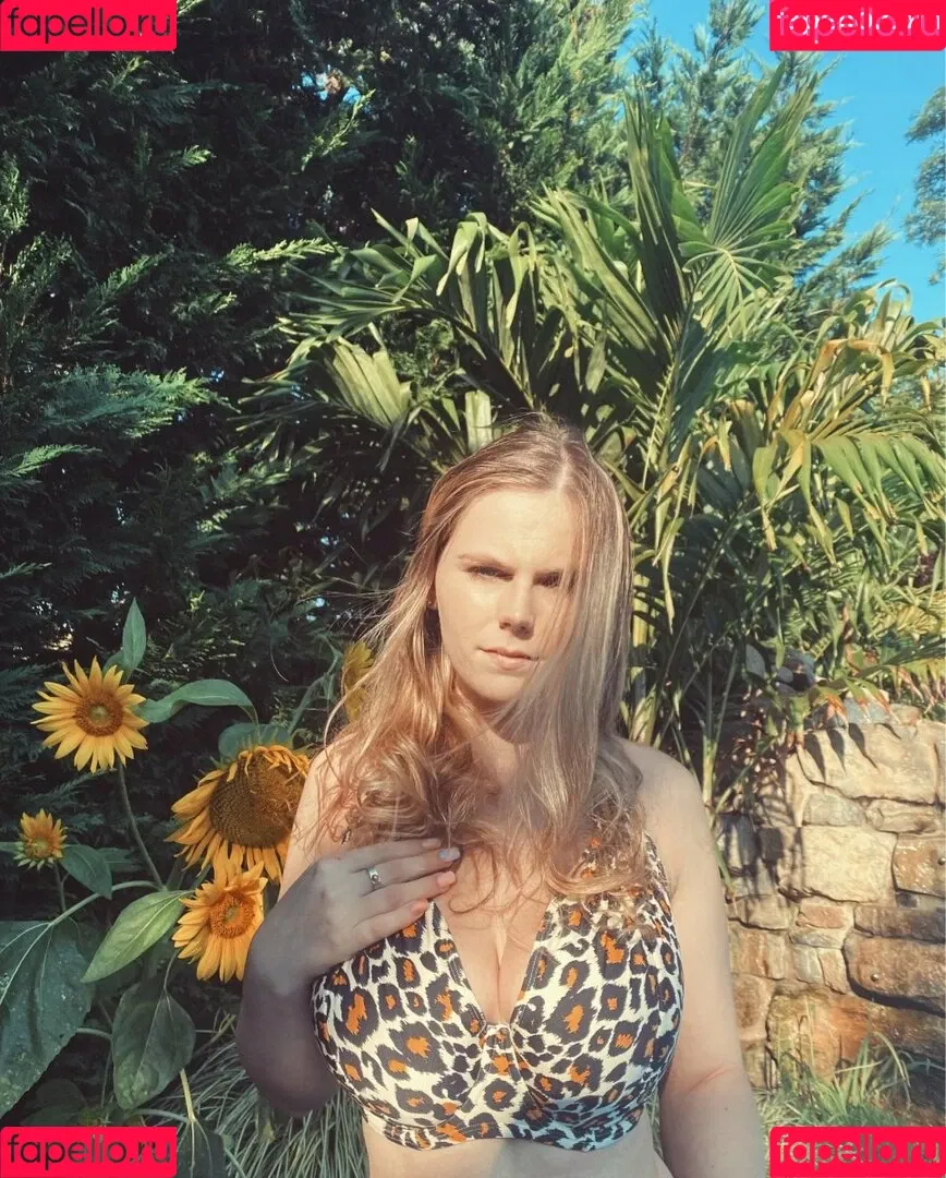 Emily V Onlyfans Photo Gallery 