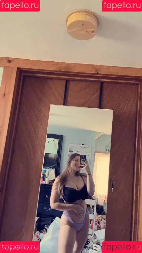 Emily V Onlyfans Photo Gallery 