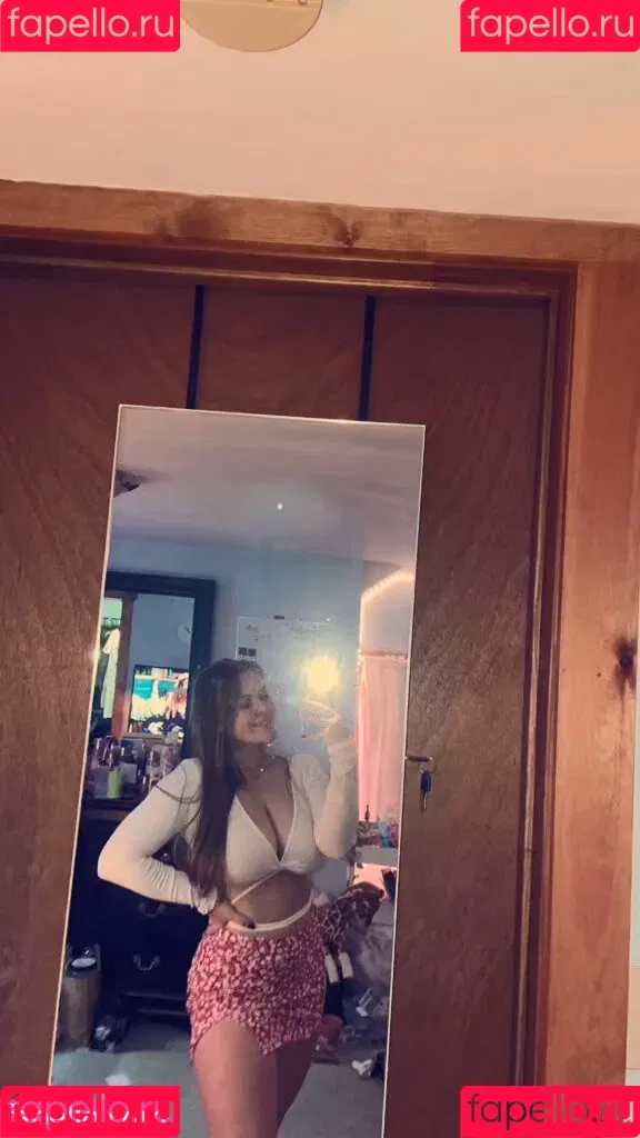 Emily V Onlyfans Photo Gallery 