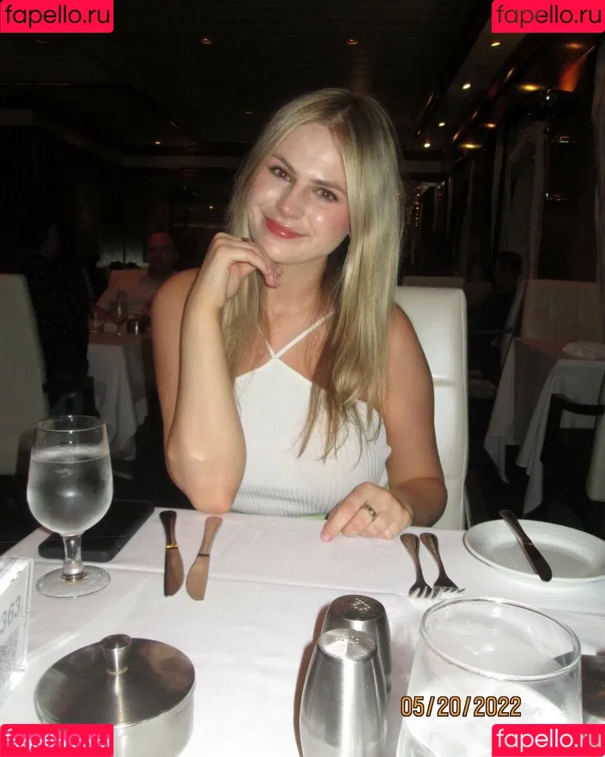Emily V Onlyfans Photo Gallery 